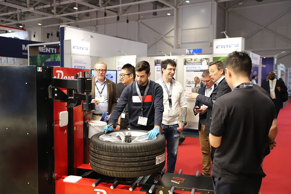 適合參加德國(guó)漢諾威輪胎技術(shù)展的企業(yè)類型及展臺(tái)搭建的關(guān)鍵因素