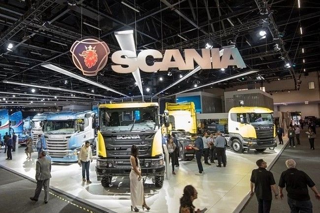 在參加展會(huì)時(shí)，一個(gè)精心設(shè)計(jì)的展臺(tái)可以顯著提升品牌形象并吸引潛在客戶。然而，展臺(tái)搭建是一個(gè)復(fù)雜的過程，需要考慮眾多因素以確保成功。以下是展臺(tái)搭建過程中的關(guān)鍵注意事項(xiàng)，幫助您避免常見錯(cuò)誤，確保展臺(tái)既美觀又實(shí)用。